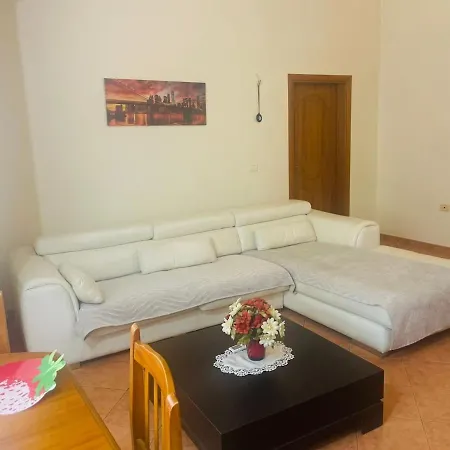 2 Bedroom 20m From The * Vlorë