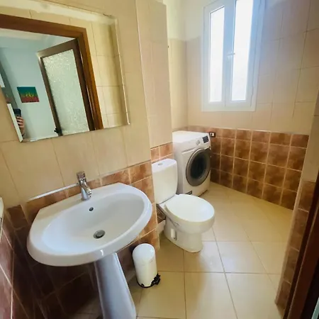 2 Bedroom 20m From The *