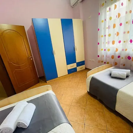 2 Bedroom 20m From The Vlorë