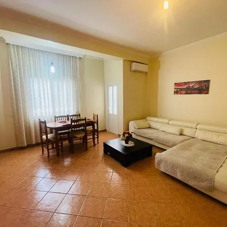 2 Bedroom 20m From The 公寓 Vlorë